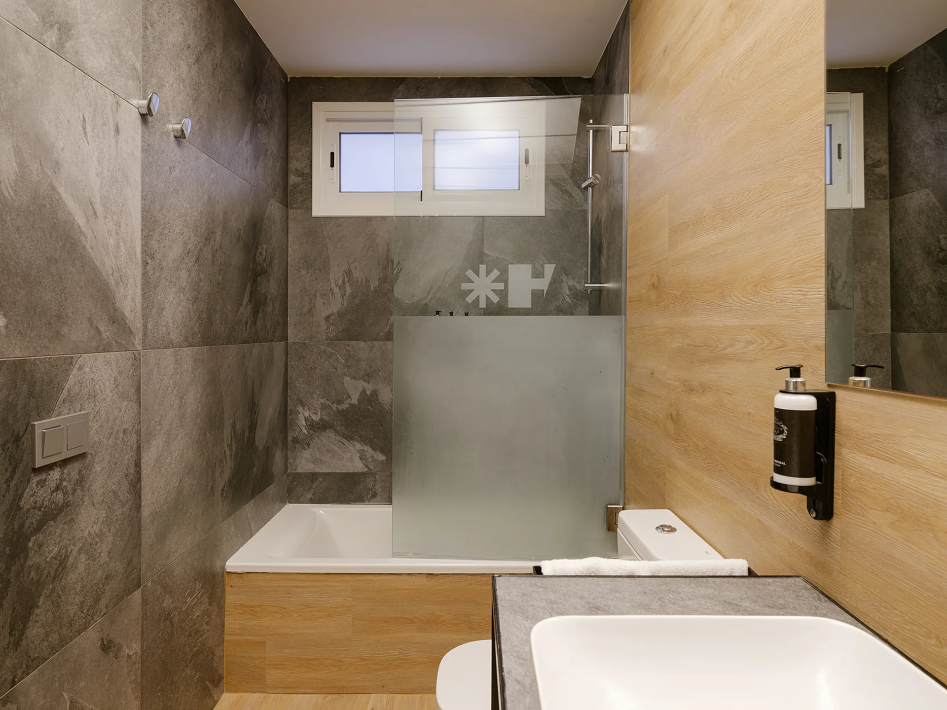 Image - e4cc9a98-0d88-49ad-a449-ab7669426b5d